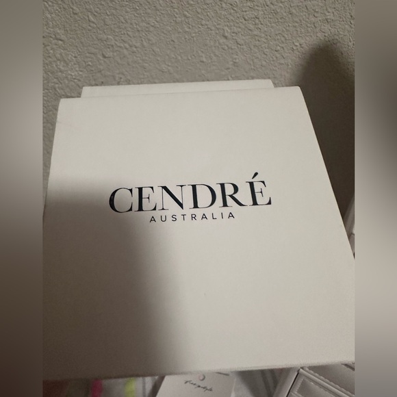 CENDRE Gigi Gold Tone Square Earrings ▫️💛 - Picture 12 of 12